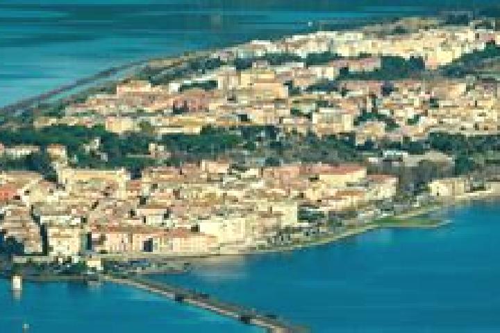 Emily, 25 — Escort in Orbetello Scalo, Italy