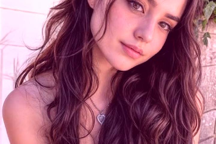 Emily, 26, a chestnut hazel-eyed middle eastern companion based in Barkin Ladi. Offering Travel Companion, Massage, Party Girl, Prostate Massage, Girlfriend ...