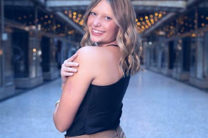 Emily, 26 — Escort in Barberton, United States