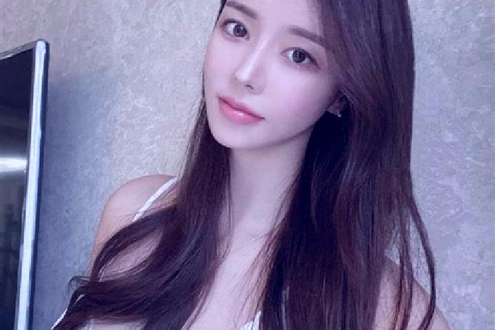 Emily, 26 — Escort in Beizhang, China