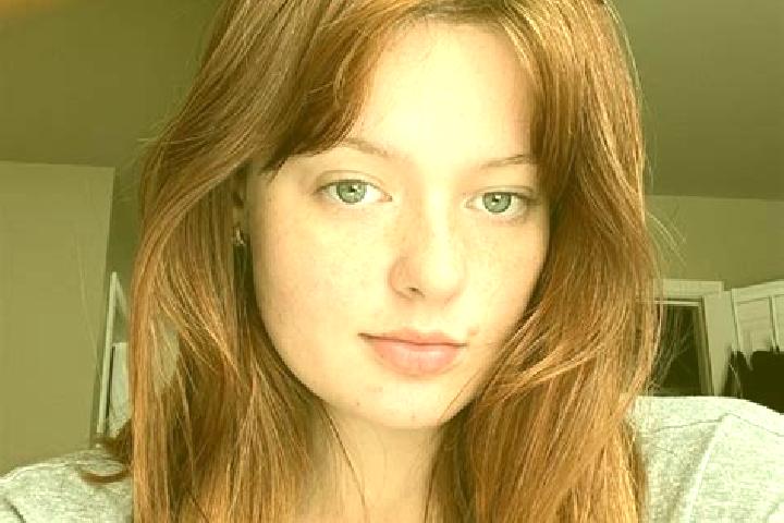 Emily, 27, a auburn grey-eyed caucasian companion based in Baura. Offering Tantra, A-Level, Massage, CIM. Available for incall and outcall, overnight booking...