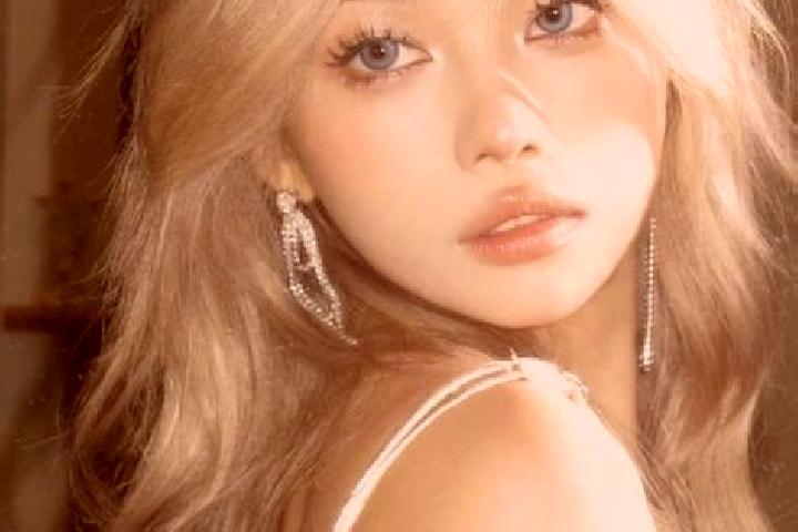 Emily, 27, a blonde blue-eyed asian companion based in Gununggede. Offering Roleplay, OWO, Striptease, 69, Girlfriend Experience. Available for incall and ou...
