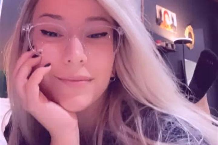 Emily, 27, a blonde dark-eyed mixed companion based in Oakhill. Offering Roleplay, 69, CIM. Available for incall and outcall, day and evening dates.