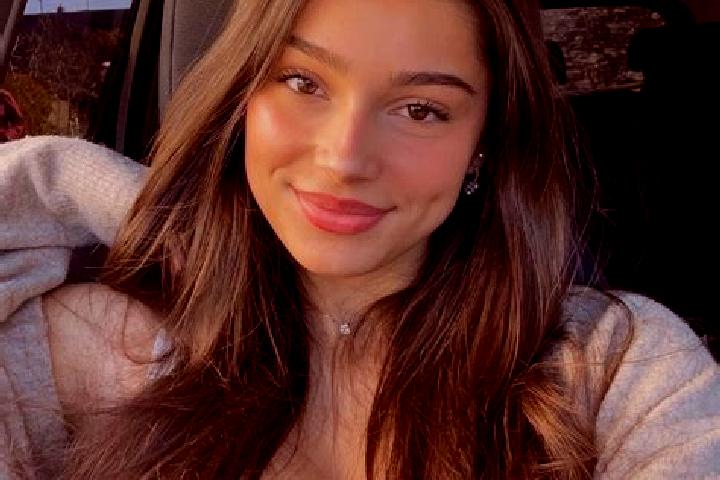 Emily, 27, a brunette blue-eyed latina companion based in Datar. Offering Overnight, Dinner Date, Duos, A-Level, Party Girl. Available for incall and outcall...