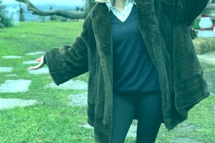 Emily, 27 — Escort in Cassano Valcuvia, Italy