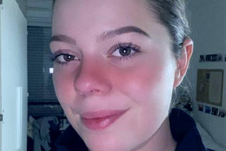 Emily, 27 — Escort in Champs-sur-Marne, France