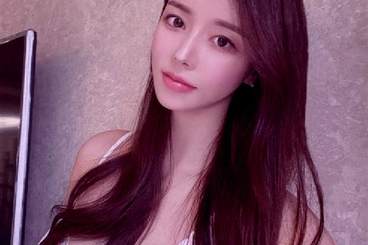 Emily, 27 — Escort in Qianying, China