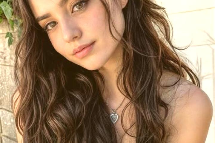 Emily, 28, a auburn hazel-eyed ebony companion based in Foloi. Offering OWO, Roleplay, Duos, A-Level. Available for incall and outcall, day and evening dates.