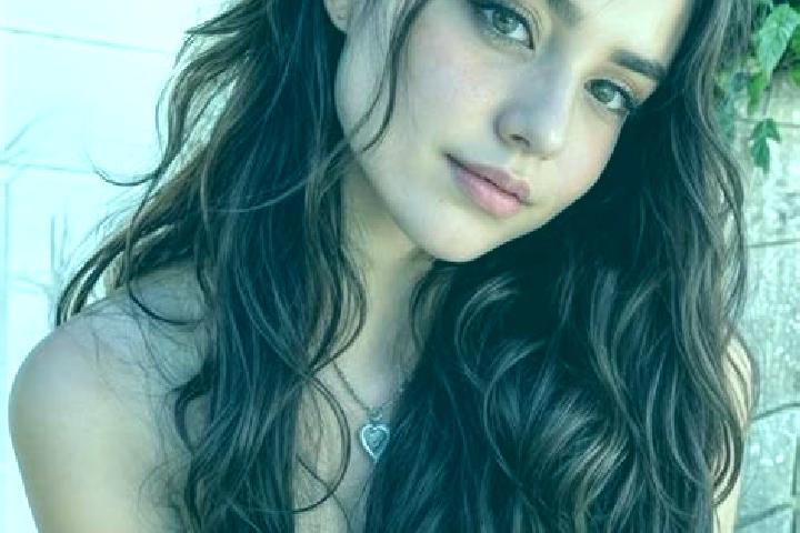 Emily, 28, a chestnut hazel-eyed mediterranean companion based in Amontada. Offering Erotic Massage, Dinner Date, Couples. Available for incall and outcall, ...