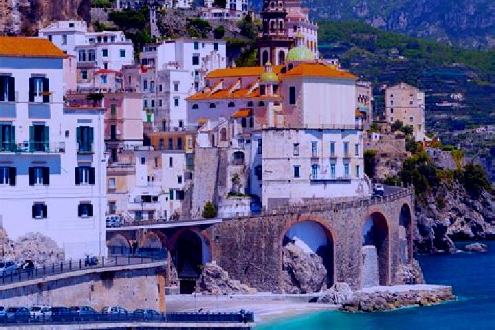 Emily, 28 — Escort in Casazza, Italy