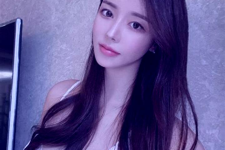 Emily, 28 — Escort in Chenxikou, China