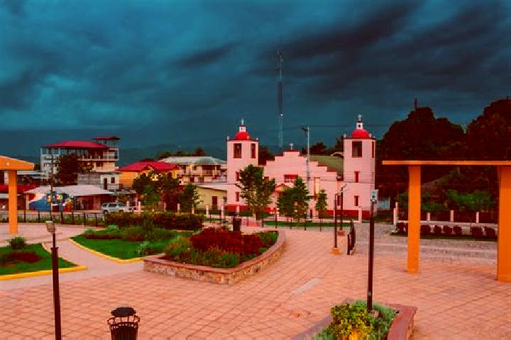 Emily, 28 — Escort in El Negrito, Honduras