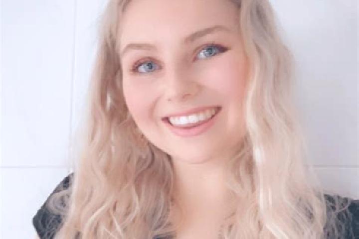 Emily, 28 — Escort in Oostham, Belgium