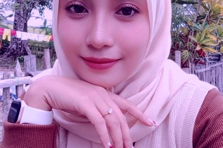 Emily, 28 — Escort in Peureulak, Indonesia