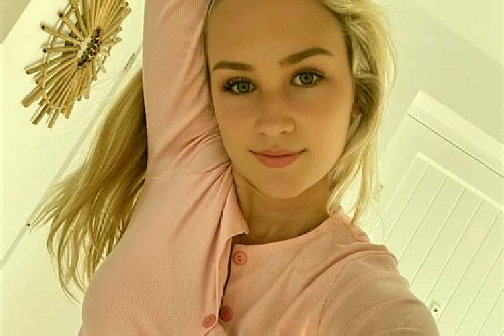 Emily, 28 — Escort in Stugun, Sweden