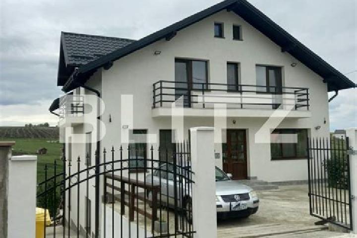 Emily, 28 — Escort in Vaidei, Romania