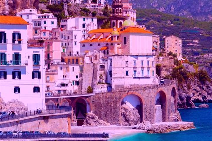 Emily, 29 — Escort in Rustega, Italy
