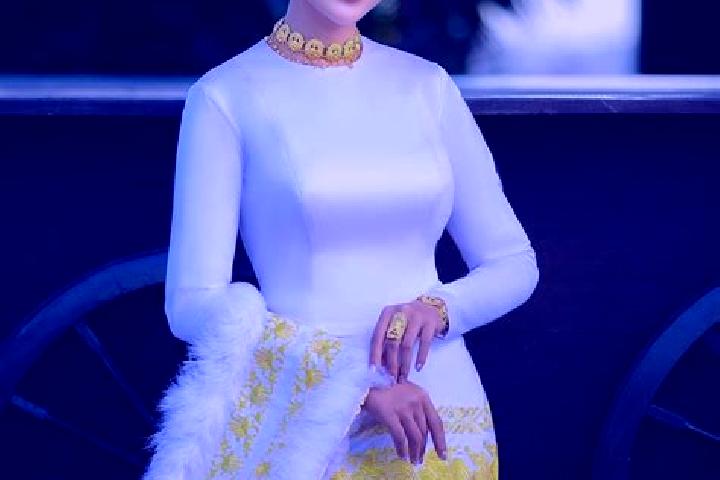 Emily, 29 — Escort in Saing Di Kone, Myanmar