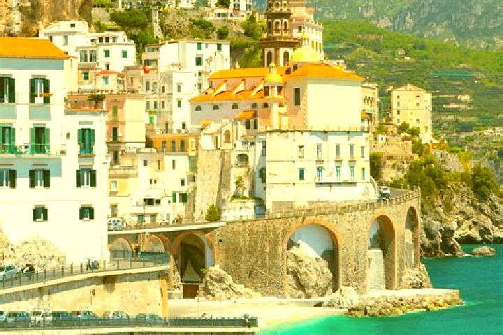 Emily, 30 — Escort in Campovico, Italy