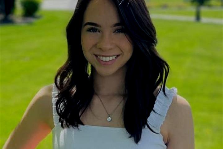 Emily, 30 — Escort in McClellan Park, United States