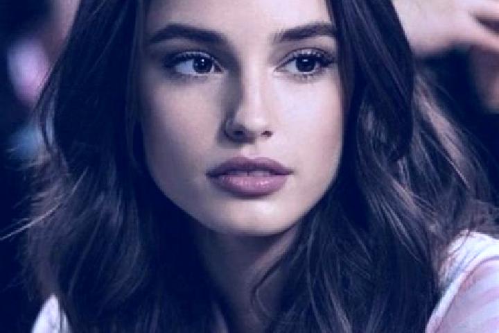 Emily, 31, a brunette brown-eyed middle eastern companion based in Eede. Offering Prostate Massage, Domination, BDSM, Roleplay. Available for incall and outc...