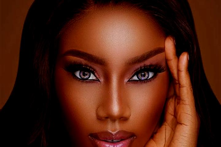 Emily, 31, a red blue-eyed ebony companion based in Los Montesinos. Offering Fetish, Duos, GFE. Available for incall and outcall, overnight bookings available.