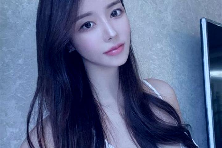 Emily, 31 — Escort in Bazhai, China