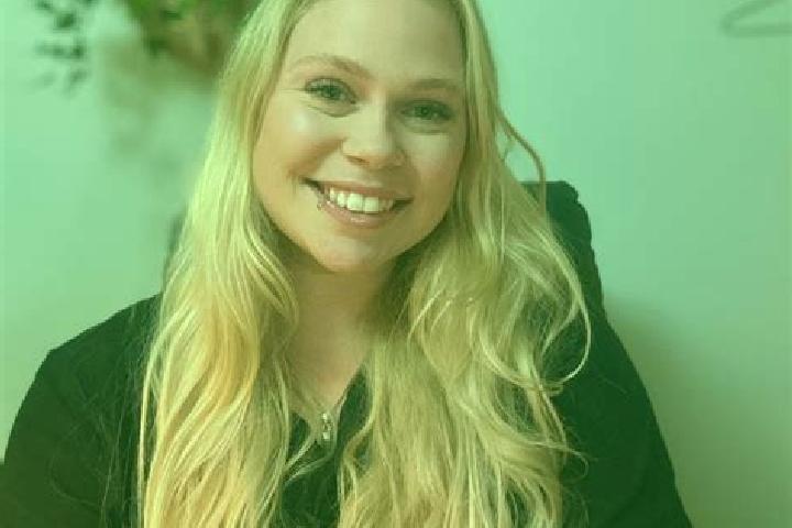 Emily, 31 — Escort in Biggar, Canada