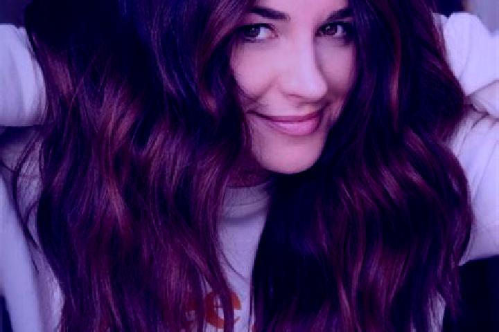 Emily, 32, a auburn dark-eyed caribbean companion based in Oberalben. Offering A-Level, Dinner Date, GFE. Available for incall and outcall, day and evening d...