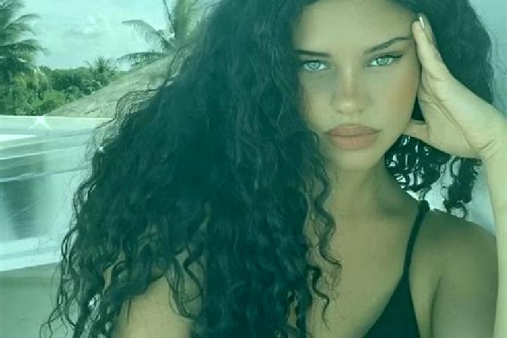 Emily, 32, a black grey-eyed latina companion based in Arcey. Offering CIM, Party Girl, Travel Companion, 69. Available for incall and outcall, day and eveni...