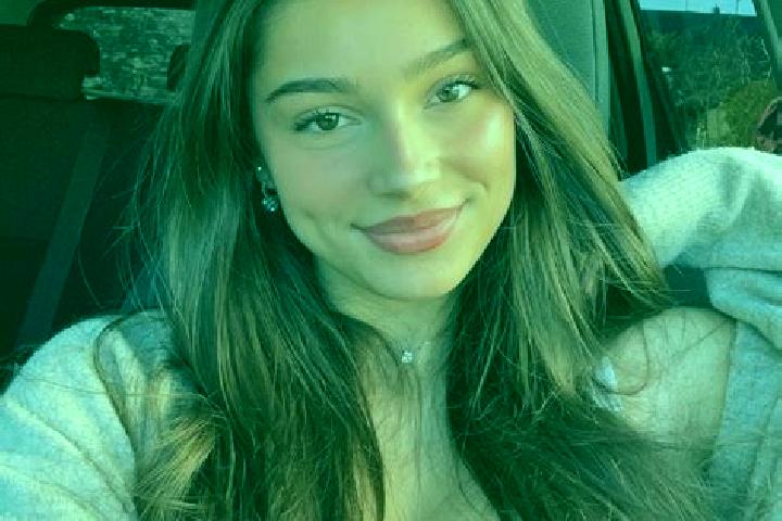 Emily, 32, a brunette blue-eyed indian companion based in Sandia. Offering Deep French Kissing, OWO, Erotic Massage, Party Girl. Available for incall and out...