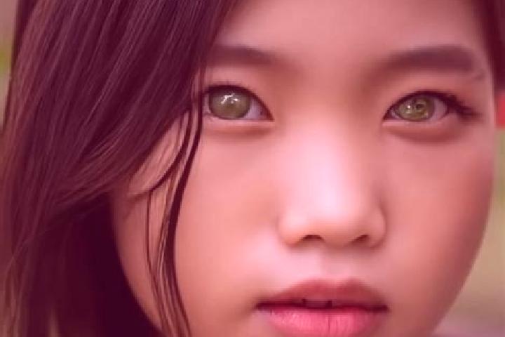 Emily, 32, a red green-eyed asian companion based in Cota. Offering Striptease, Massage, Couples. Available for incall and outcall, overnight bookings availa...