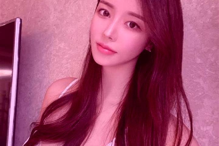 Emily, 32 — Escort in Gouyan, China