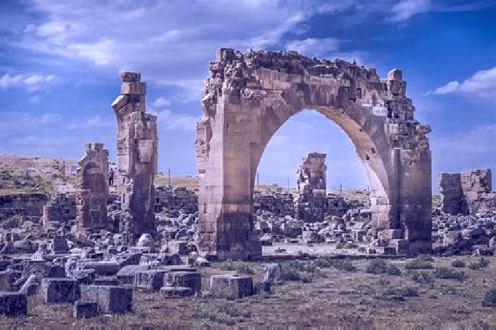 Emily, 32 — Escort in Harran al Awamid, Syria