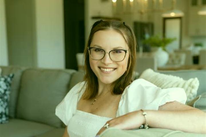 Emily, 32 — Escort in Neenah, United States
