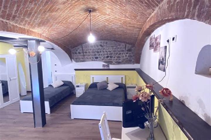 Emily, 32 — Escort in San Giorgio Canavese, Italy
