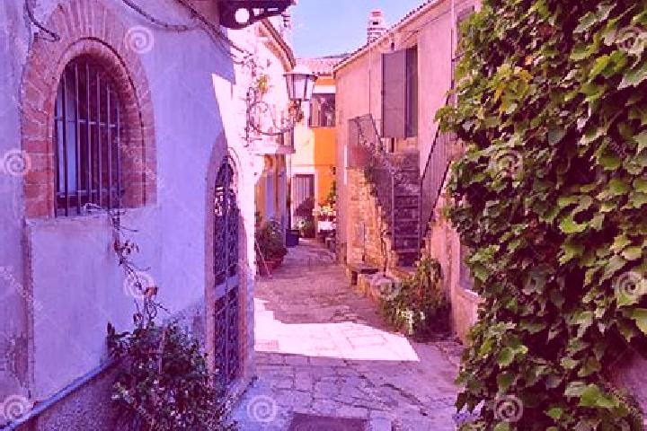 Emily, 32 — Escort in Santa Croce del Sannio, Italy