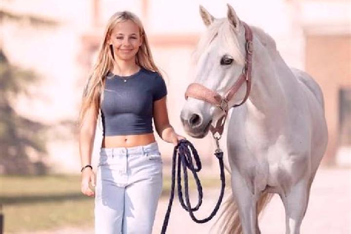 Emily, 32 — Escort in Santa Giuletta, Italy
