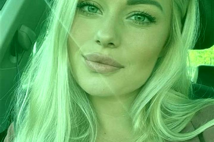 Emily, 33, a blonde hazel-eyed caucasian companion based in Clyde Hill. Offering Dinner Date, A-Level, BDSM, Erotic Massage. Available for incall and outcall...