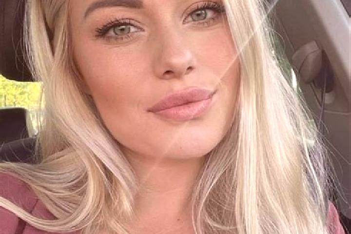 Emily, 33, a blonde hazel-eyed indian companion based in Riverside East. Offering BDSM, Travel Companion, Overnight. Available for incall and outcall, overni...