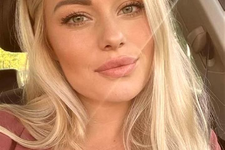 Emily, 33, a blonde hazel-eyed slavic companion based in Nonoichi. Offering Domination, Tantra, Travel Companion, BDSM, Striptease. Available for incall and ...