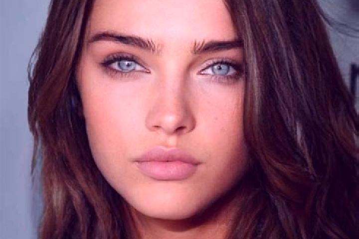 Emily, 33, a brunette grey-eyed european companion based in Priorka. Offering Massage, Travel Companion, CIM. Available for incall and outcall, day and eveni...