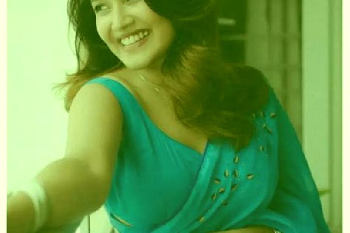 Emily, 33 — Escort in Beldanga, India