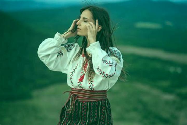 Emily, 33 — Escort in Cotofenii din Fata, Romania