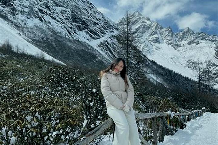 Emily, 33 — Escort in Dagu, China