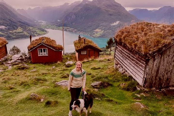 Emily, 33 — Escort in Fjellstrand, Norway