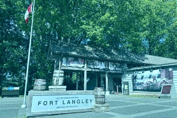 Emily, 33 — Escort in Fort Langley, Canada