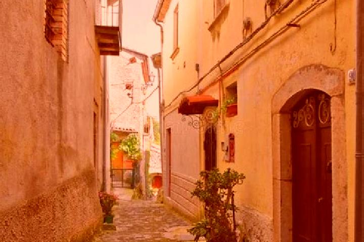 Emily, 33 — Escort in Sant Andrea-Pizzone-Ciamprisco, Italy