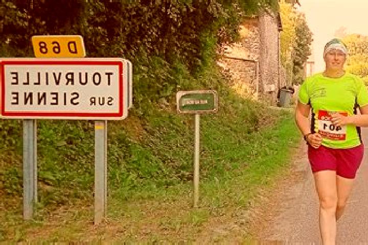 Emily, 33 — Escort in Tourville-sur-Sienne, France