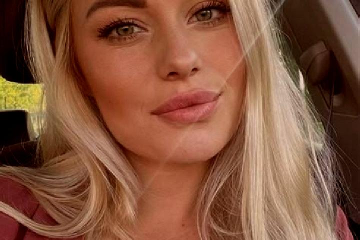 Emily, 34, a blonde hazel-eyed caucasian companion based in Penaflor. Offering A-Level, Erotic Massage, Overnight. Available for incall and outcall, overnigh...